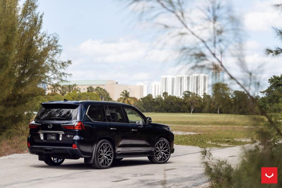  Lexus LX570 on Vossen Wheels (HF-3) 2019 года  (фото 10 из 10)